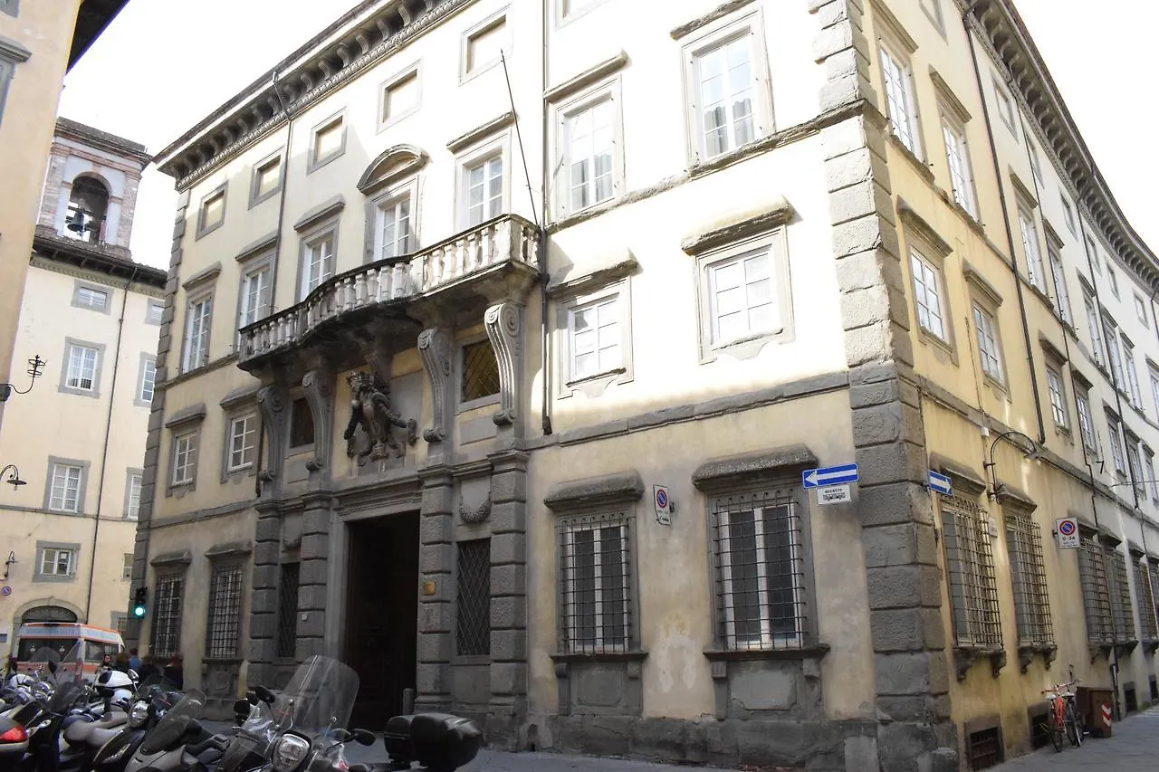 Palazzo Tucci Apartments Lucca